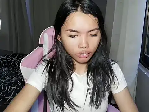 Snapshot of cutie_milker chatting on 04.20.26 cutie milker online show from 04.20.26
