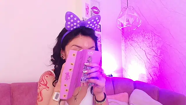 april bennett online show from 10.27.25