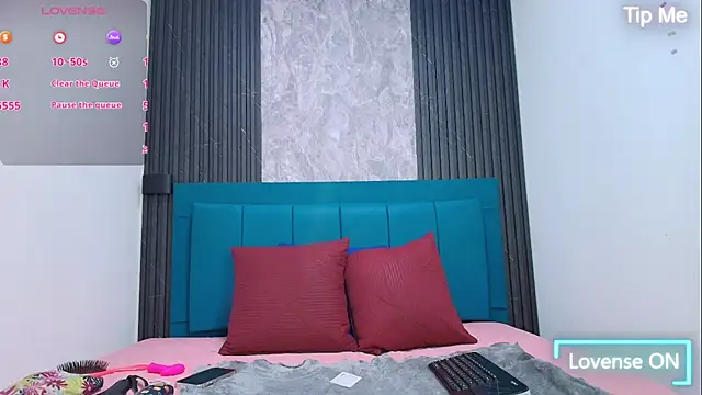 Snapshot of Caroline_daring chatting on 02.26.26 Caroline daring online show from 02.26.26