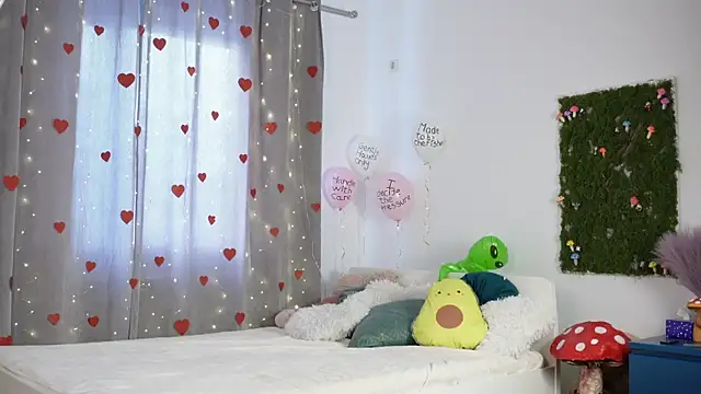 PetiteAlien online show from 02.23.26