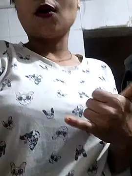 Snapshot of Hot-Pooja25 chatting on 09.30.25 Hot-Pooja25 online show from 09.30.25