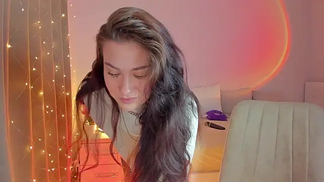 MiaKhallirae online show from 12.15.25