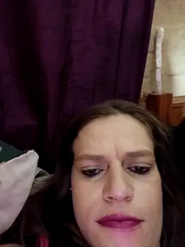 Snapshot of Skymadison chatting on 11.16.25 Skymadison online show from 11.16.25