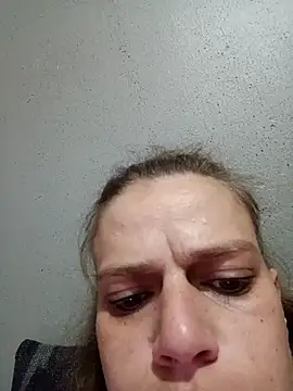 Snapshot of Skymadison chatting on 12.01.25 Skymadison online show from 12.01.25