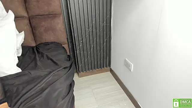 Sussy Vixen online show from 10.18.25