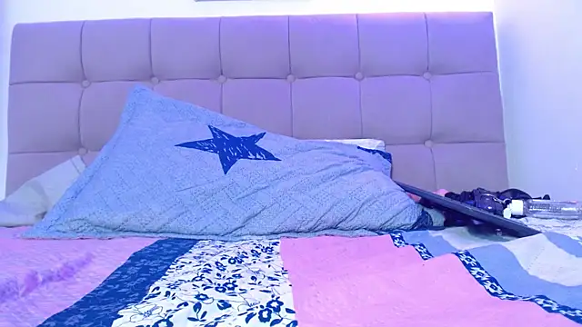 Snapshot of Karol_wish chatting on 12.23.25 Karol wish online show from 12.23.25