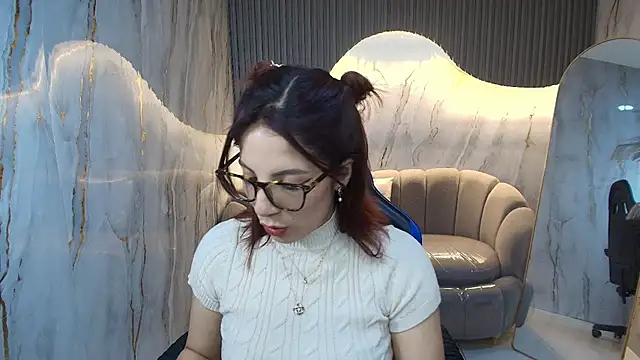 Snapshot of nadia_r_ chatting on 06.19.26 nadia r online show from 06.19.26