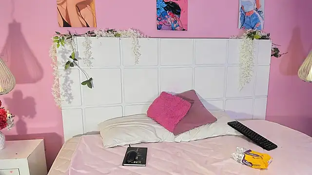 Snapshot of Emajhonsson1 chatting on 10.30.25 Emajhonsson1 online show from 10.30.25