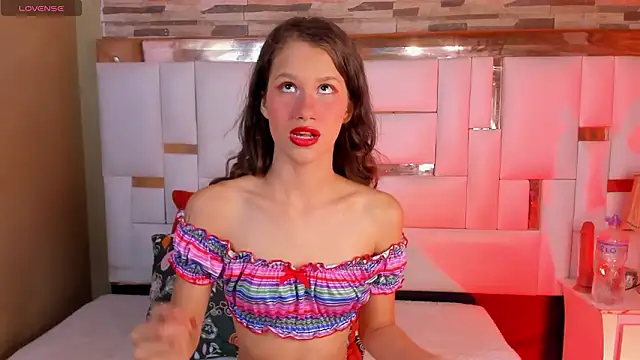 Snapshot of EmmaPetty chatting on 03.03.26 EmmaPetty online show from 03.03.26