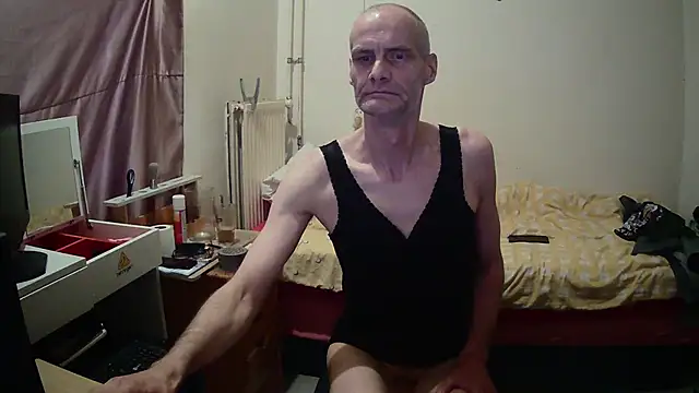 Snapshot of hobybobbi chatting on 09.21.25 hobybobbi online show from 09.21.25