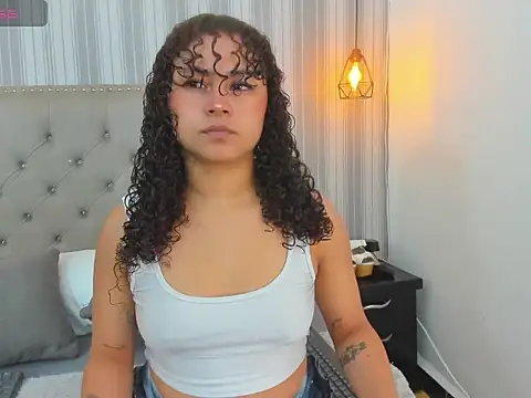 Snapshot of Sofiapassionne chatting on 02.18.26 Sofiapassionne online show from 02.18.26