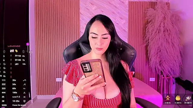 ashly moonn online show from 10.08.25