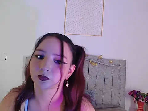 Snapshot of Mia2xsmith chatting on 05.25.26 Mia2xsmith online show from 05.25.26