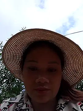 Snapshot of maymancute chatting on 10.16.25 maymancute online show from 10.16.25