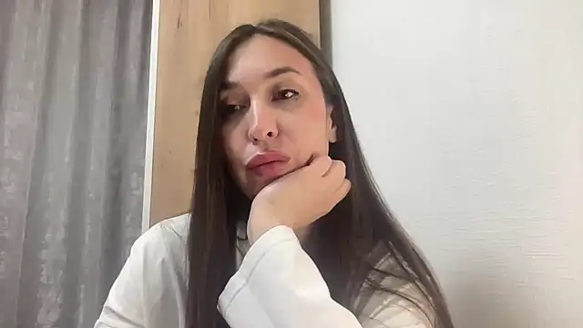 Snapshot of Orvina chatting on 05.25.26 Orvina online show from 05.25.26