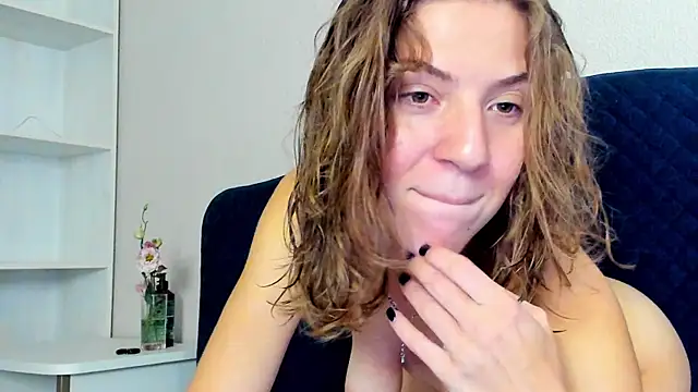 Snapshot of lost_moon chatting on 09.13.25 lost moon online show from 09.13.25