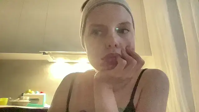 Snapshot of Rayonaa chatting on 07.02.26 Rayonaa online show from 07.02.26
