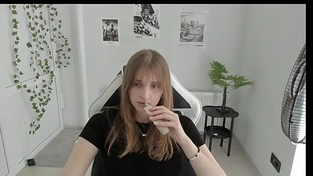 Snapshot of NeyliDream chatting on 05.23.26 NeyliDream online show from 05.23.26