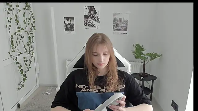 Snapshot of NeyliDream chatting on 05.27.26 NeyliDream online show from 05.27.26