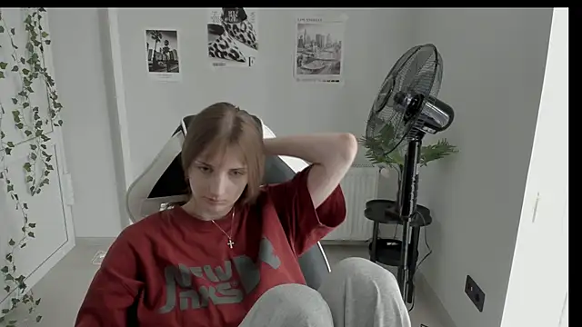 Snapshot of NeyliDream chatting on 06.13.26 NeyliDream online show from 06.13.26
