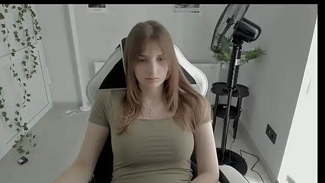 Snapshot of NeyliDream chatting on 06.15.26 NeyliDream online show from 06.15.26