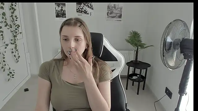 Snapshot of NeyliDream chatting on 06.23.26 NeyliDream online show from 06.23.26