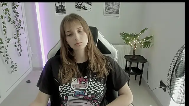 Snapshot of NeyliDream chatting on 06.25.26 NeyliDream online show from 06.25.26