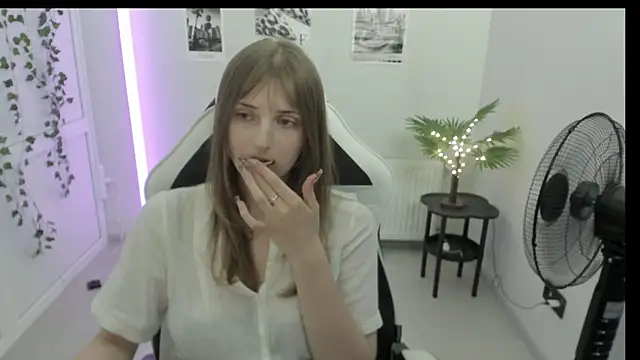 Snapshot of NeyliDream chatting on 06.26.26 NeyliDream online show from 06.26.26