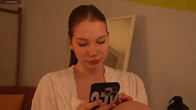 glowwww  online show from 10.17.25