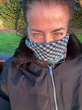 Snapshot of sekstilyon chatting on 12.17.25 sekstilyon online show from 12.17.25