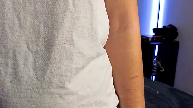 Snapshot of sunsh11ne chatting on 10.24.25 sunsh11ne online show from 10.24.25