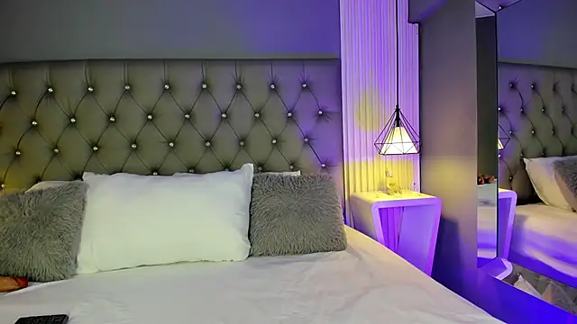 LunaBloomn online show from 12.05.25