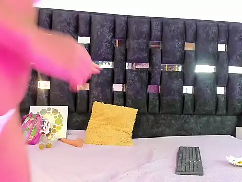 Snapshot of Kimberly_TaylorX chatting on 12.15.25 Kimberly TaylorX online show from 12.15.25