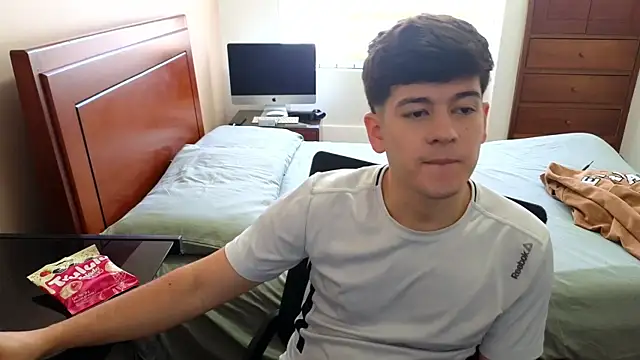 Snapshot of tightncuteass chatting on 09.11.25 tightncuteass online show from 09.11.25