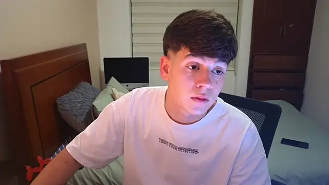 Snapshot of tightncuteass chatting on 09.27.25 tightncuteass online show from 09.27.25