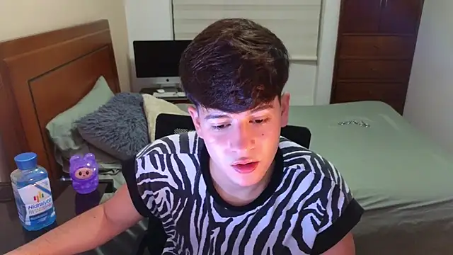 Snapshot of tightncuteass chatting on 10.03.25 tightncuteass online show from 10.03.25