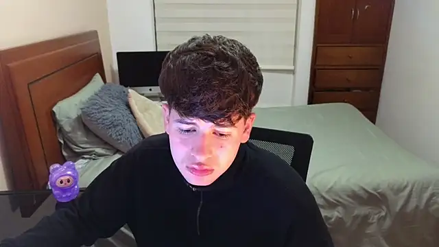 Snapshot of tightncuteass chatting on 10.10.25 tightncuteass online show from 10.10.25