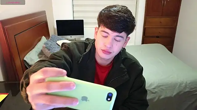 Snapshot of tightncuteass chatting on 10.18.25 tightncuteass online show from 10.18.25