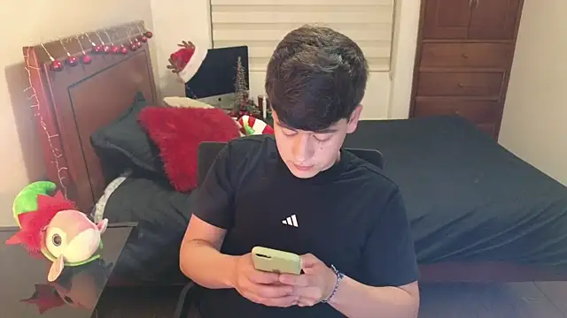 Snapshot of tightncuteass chatting on 11.10.25 tightncuteass online show from 11.10.25