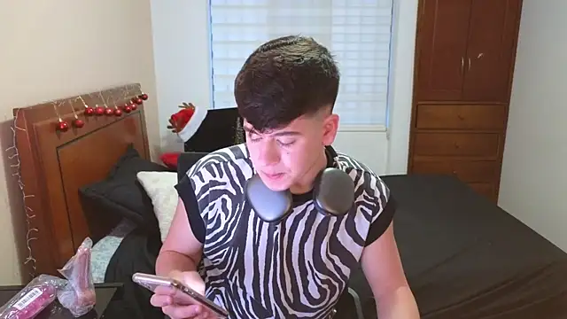 Snapshot of tightncuteass chatting on 11.13.25 tightncuteass online show from 11.13.25