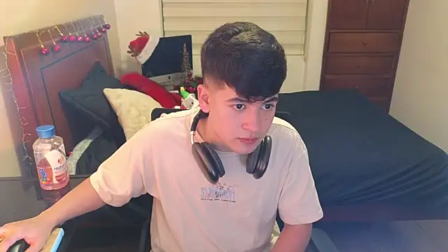 Snapshot of tightncuteass chatting on 11.14.25 tightncuteass online show from 11.14.25