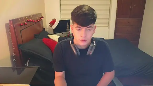 Snapshot of tightncuteass chatting on 11.15.25 tightncuteass online show from 11.15.25