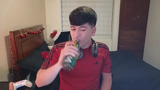 Snapshot of tightncuteass chatting on 11.18.25 tightncuteass online show from 11.18.25