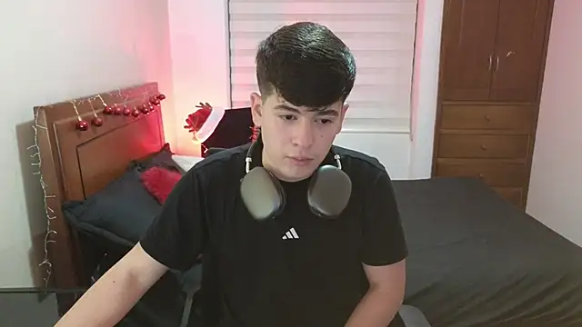 Snapshot of tightncuteass chatting on 11.19.25 tightncuteass online show from 11.19.25