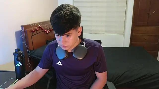 Snapshot of tightncuteass chatting on 11.21.25 tightncuteass online show from 11.21.25