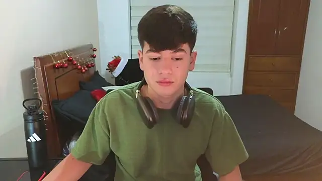 Snapshot of tightncuteass chatting on 11.24.25 tightncuteass online show from 11.24.25