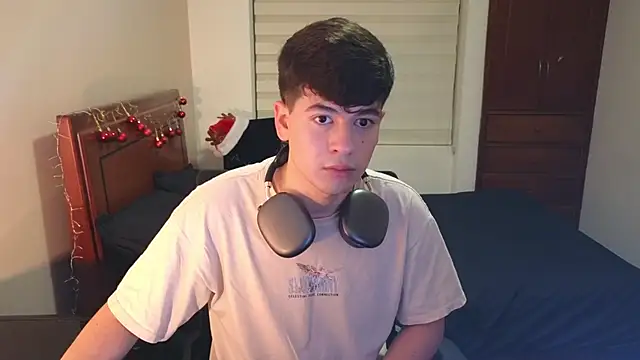 Snapshot of tightncuteass chatting on 11.26.25 tightncuteass online show from 11.26.25