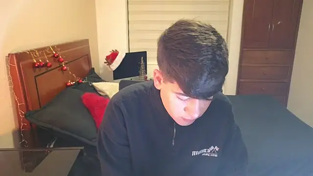 Snapshot of tightncuteass chatting on 11.27.25 tightncuteass online show from 11.27.25