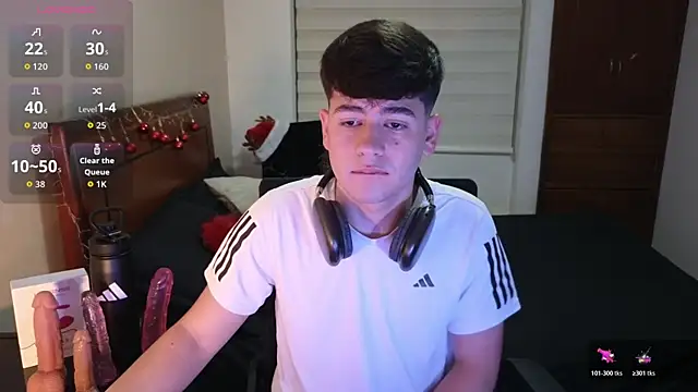 Snapshot of tightncuteass chatting on 11.30.25 tightncuteass online show from 11.30.25