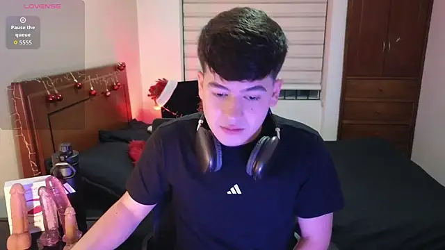 Snapshot of tightncuteass chatting on 12.01.25 tightncuteass online show from 12.01.25